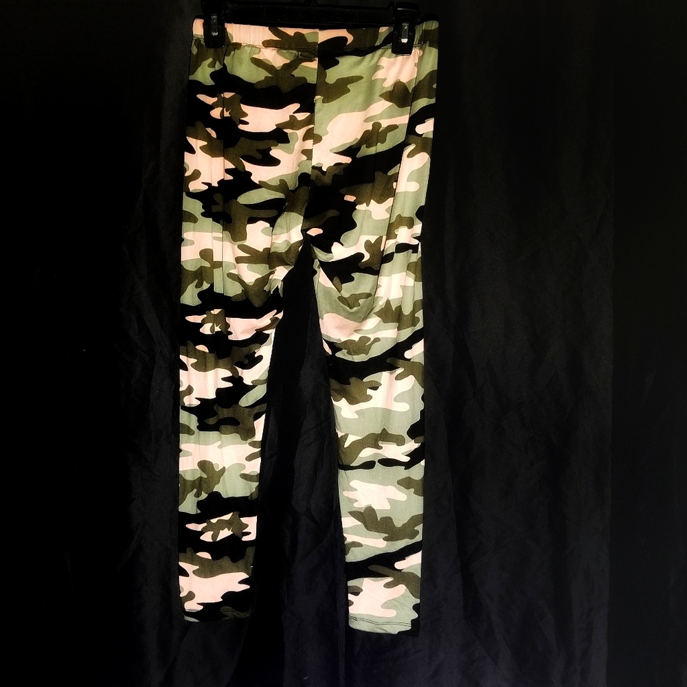 Camo print leggings